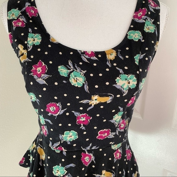 Lily White Zip Back Sleeveless Multicolored Floral Peplum Top Sz Med - Picture 5 of 8
